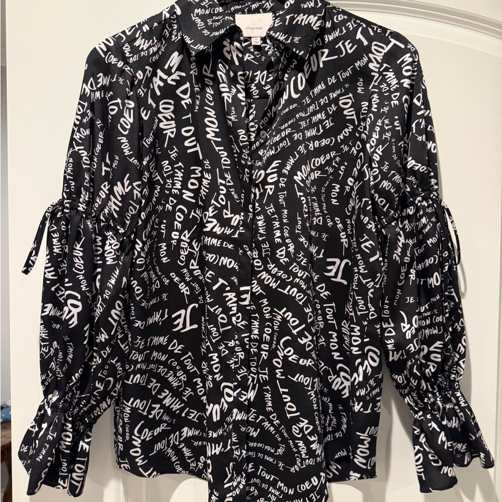 Cinq à Sept Monochrome Text Print Blouse